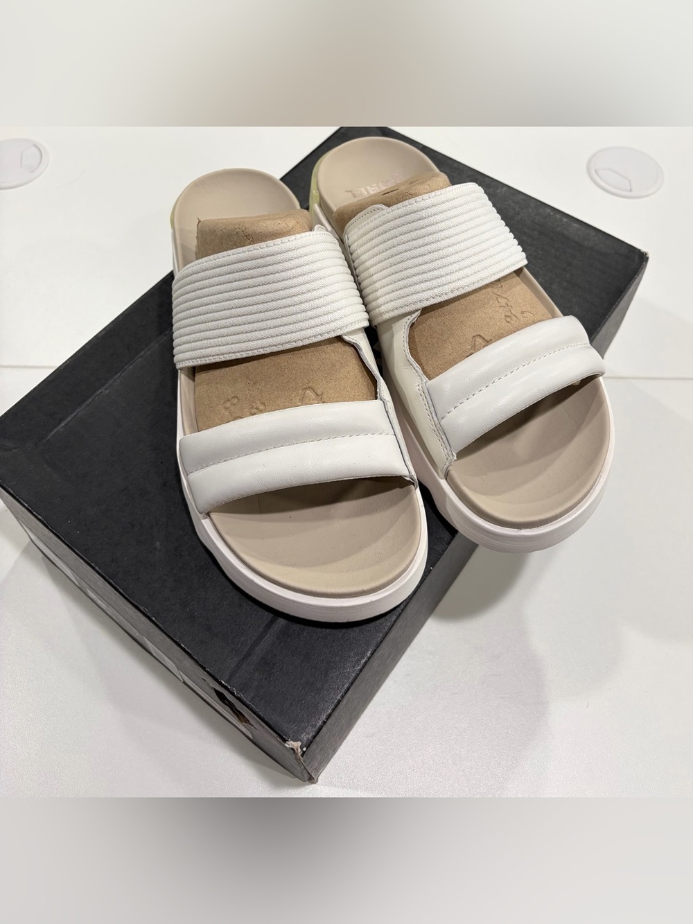 Sorel Viibe Women's Size 9 Slide Sandals White NWT